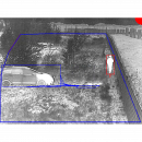 Aplikacja AXIS Perimeter Defender, czarno-białe zdjęcie w środowisku zewnętrznym