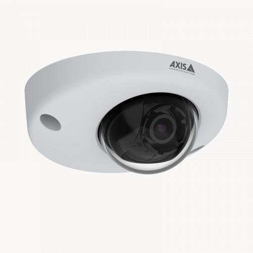 A AXIS P3925-R é uma câmera IP robusta e resistente a vandalismo com Lightfinder. Exibida pelo ângulo direito. 