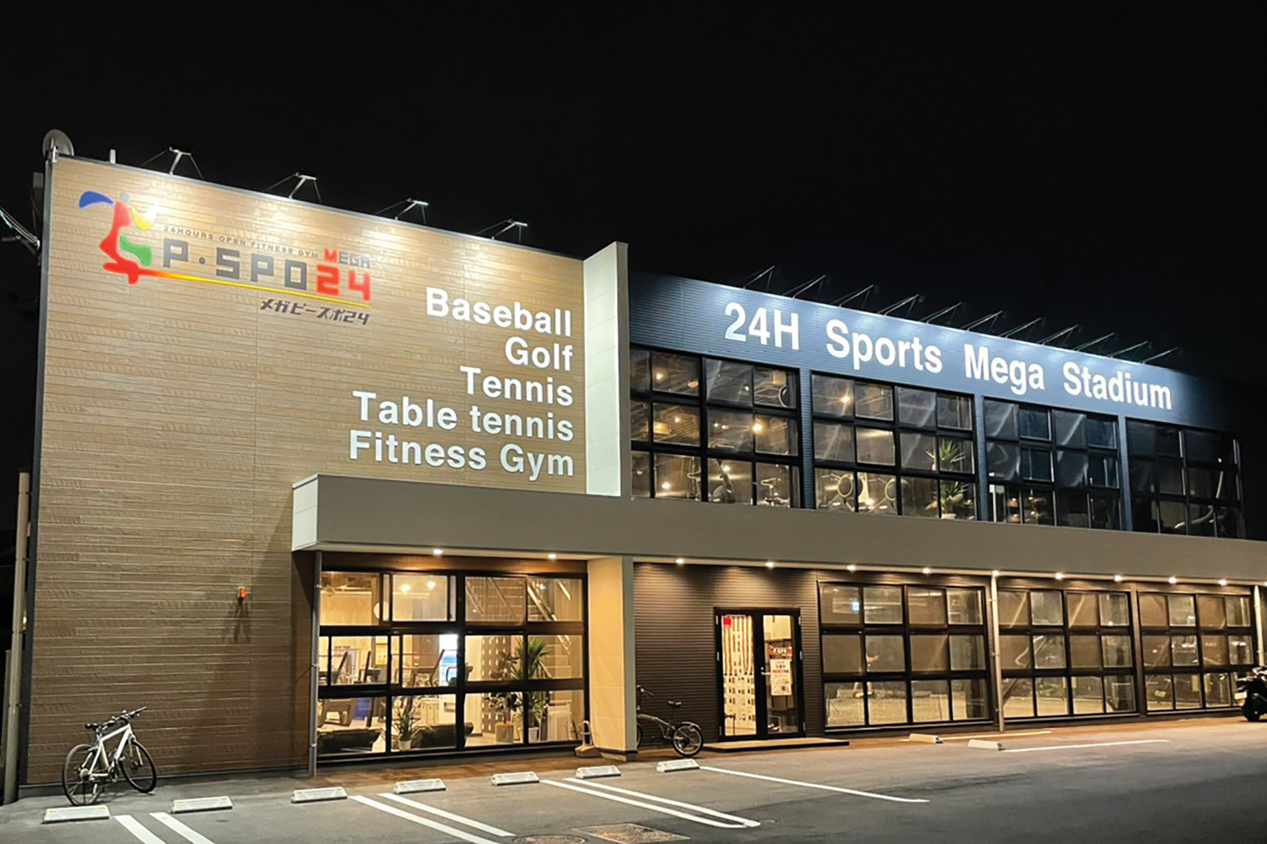 24時間営業のスポーツジムで無人オペレーションと顧客サービスを支える