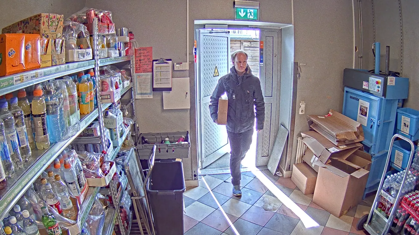 Store man entrance wide mode