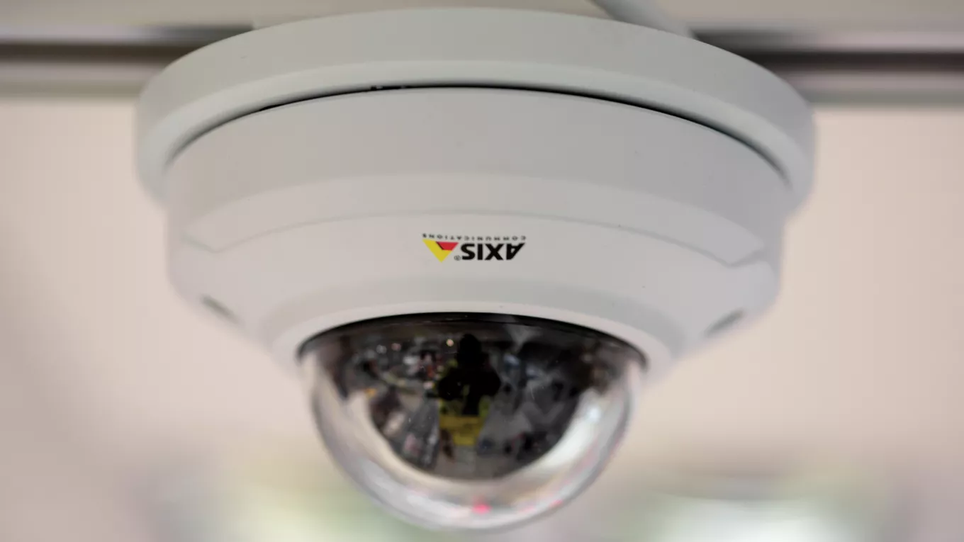 AXIS T91A33 Lighting Track Mount, closeup