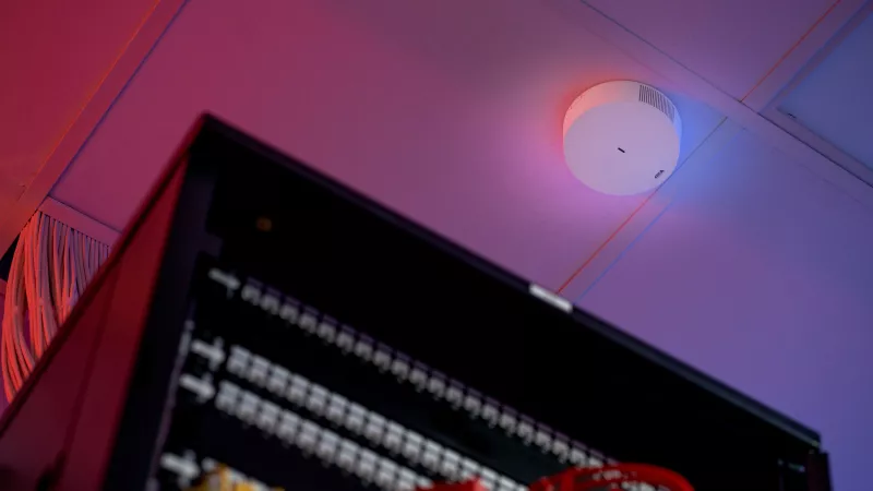 AXIS D6210 Air Quality Sensor in a server room