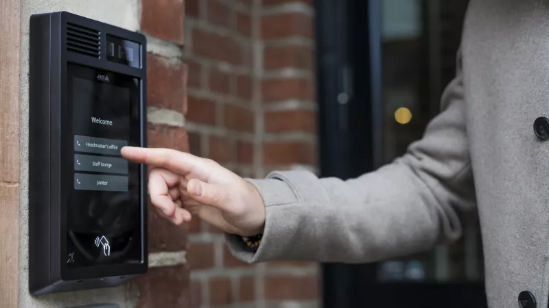 AXIS I8307-VE, a multi-functional intercom with interactive display
