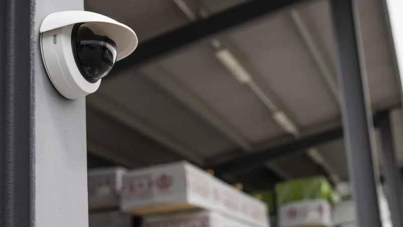 AXIS M4225-LVE, an AI-powered varifocal dome cameras with great image quality up to 4K