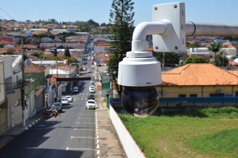 Axis Q6114-E viewed from its left angle with city street in background.