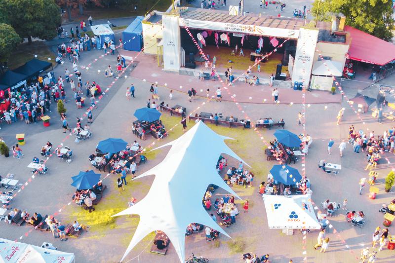 Concert in a park, picture taken from above