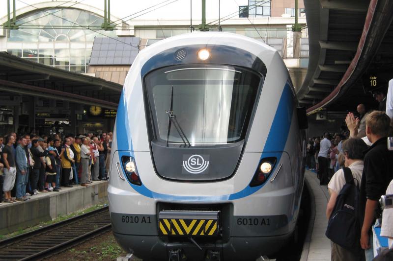 Train at crowded platform