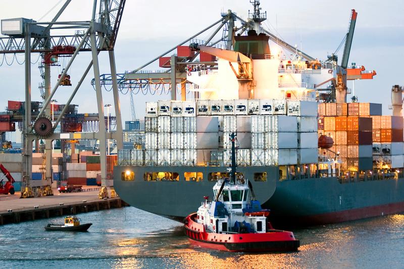 maritime cargoship with containers