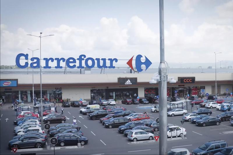 Carrefour building exterior and parking lot