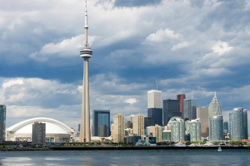 skyline in toronto in daylight