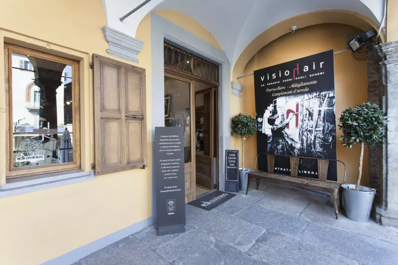 Visionhair exterior entrance