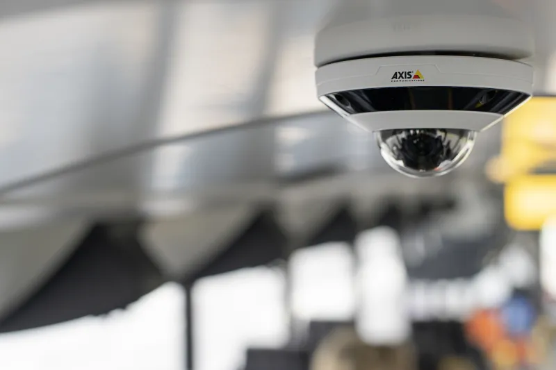 AXIS F4105-LRE Dome Sensor, mounted in the ceiling