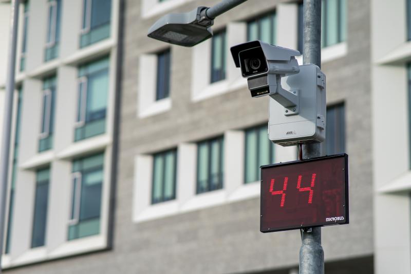 AXIS Radar Integration for Microbus, camera and speed sign mounted on a pole in an outdoor environment