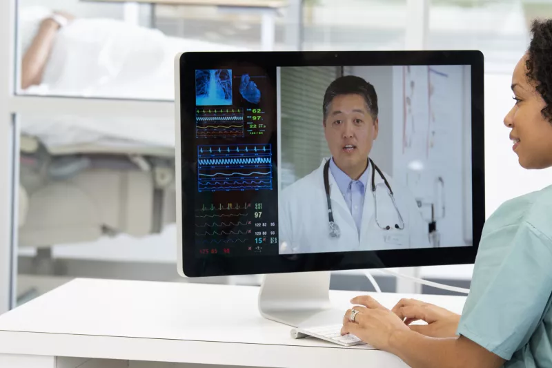nurse_doctor_teleconference_hospital_2401_3840x1536