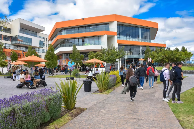 Campus shot at Anahuac University with students