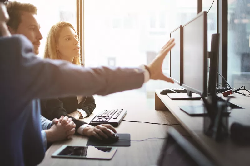 people_computers_it_1904_hi (1).jpg