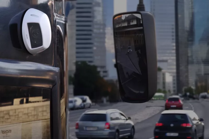 AXIS P3925-LRE Network Camera is designed for designed for challenging exterior onboard conditions. 