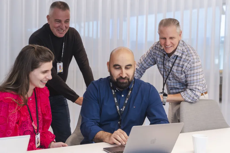 Henk, Kimelma, Steve and Sargon watching a laptop 