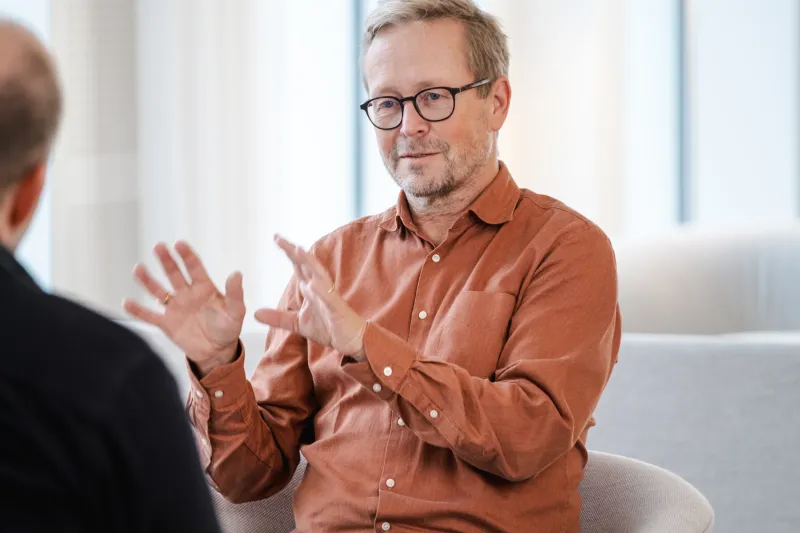 Man explaining and gesticulating