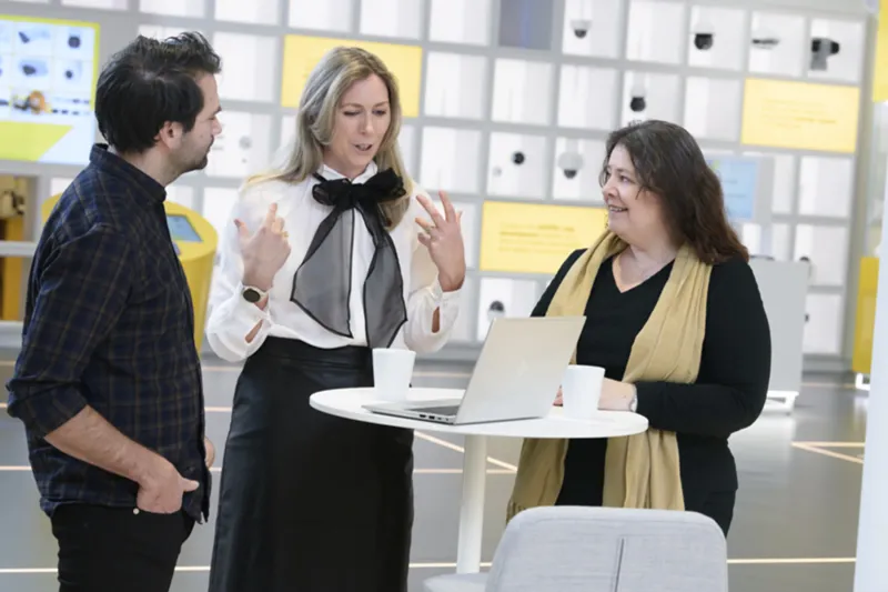 Axis colleagues having a conversation at the Axis Experience Center (AEC) in Lund.