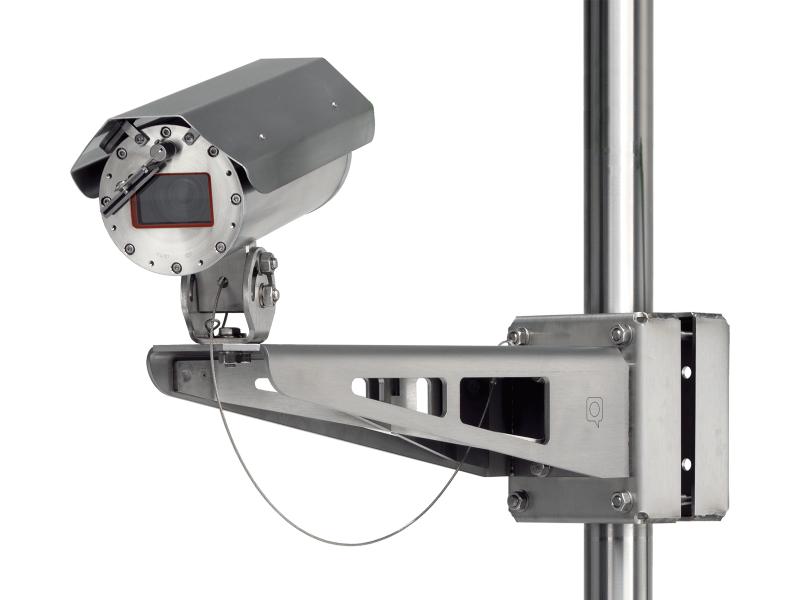 Взрывозащищенная IP-камера ExCam XF Q1785, бронированная слева
