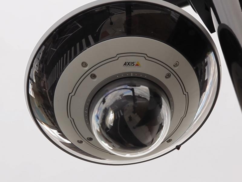 Closeup on Axis Q6000-E placed in ceiling.