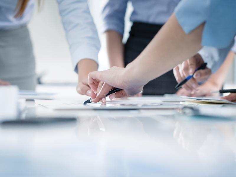 meeting_hands_pointing_table_cutoff