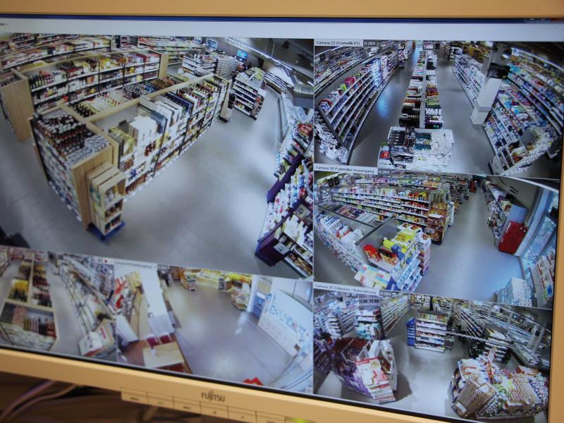 Multiscreen monitor covering shop floor
