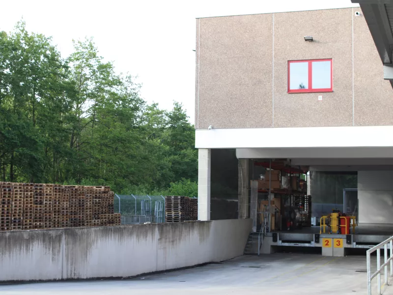 Karl brand loading entrance ramp