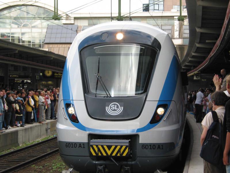 Train at crowded platform