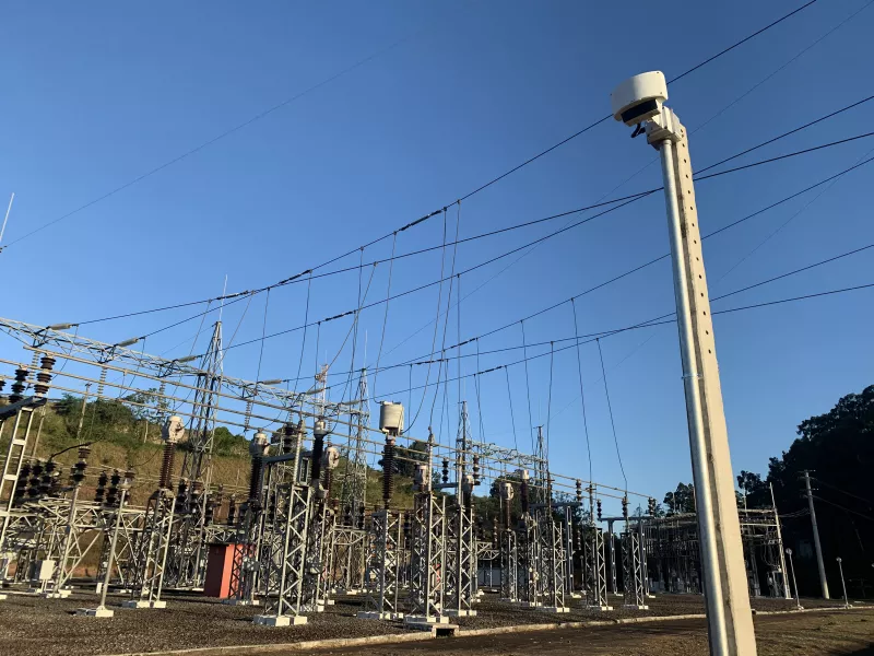 Pole radar overlooking power EDP site