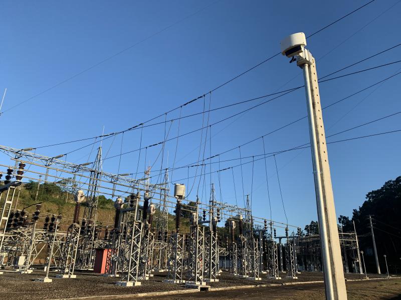 Pole radar overlooking power EDP site