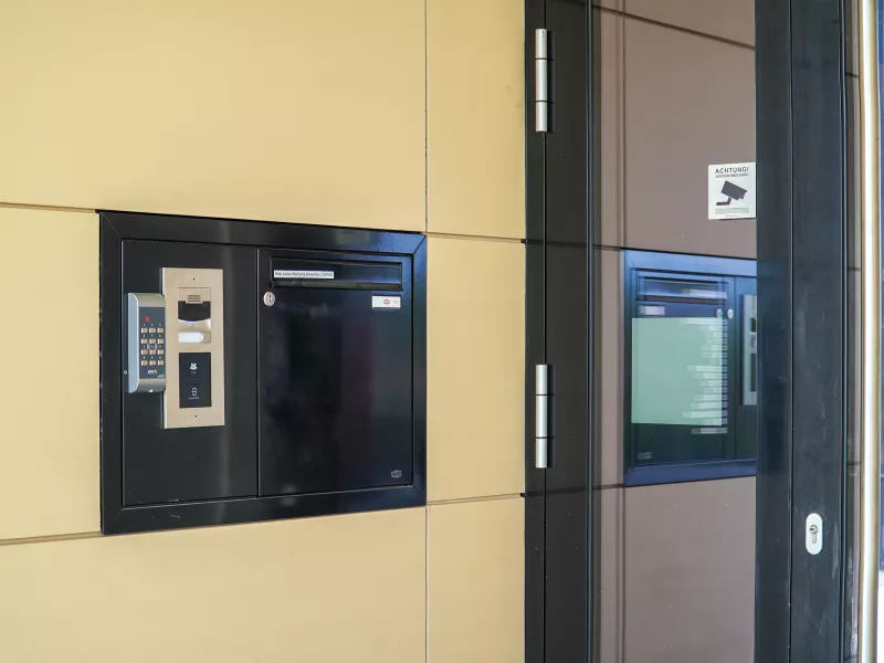 Entrance with access control system