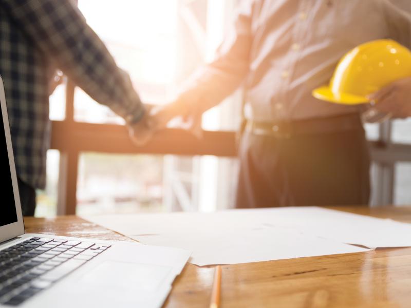 handshake_2people_hardhat_blurry_1804_2600x1950.jpg