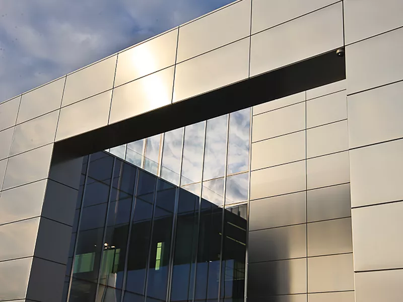 Unox exterior with covert cam