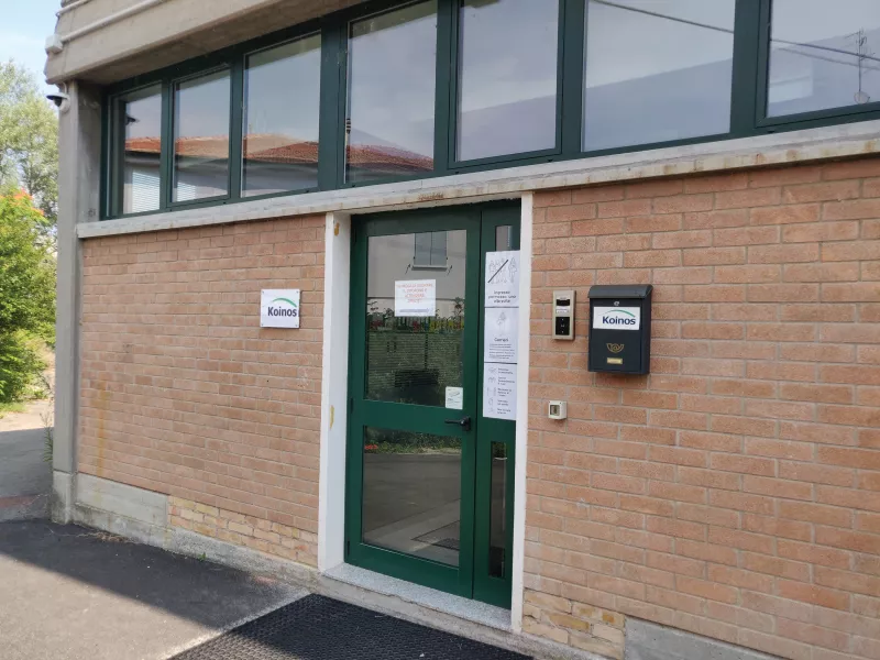 Building entrance with access control system