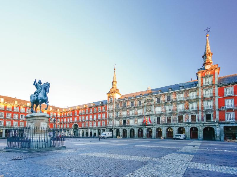 plaza mayor in madrid in daylight