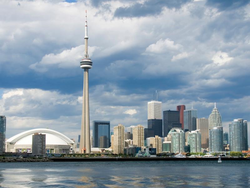 skyline in toronto in daylight