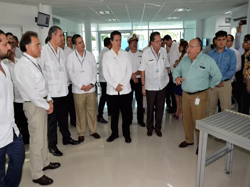 Crowd gathered at Coatzacoalcos port facilty