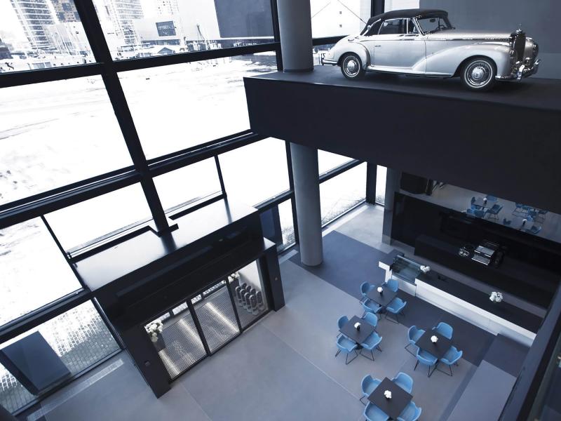 Avilon interior entrance