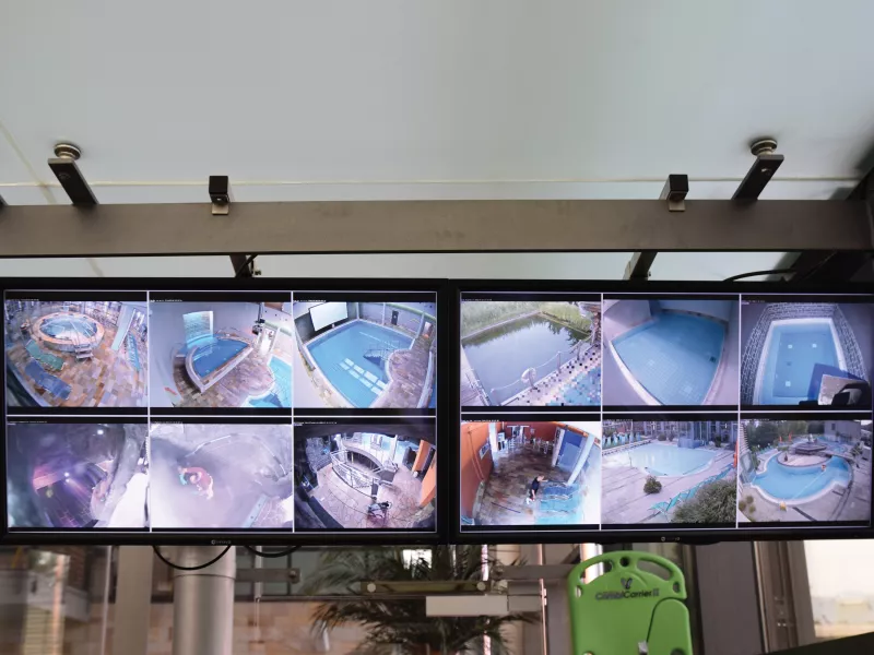 Ceiling monitors