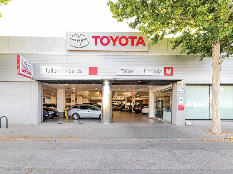 Kuruma building entrance