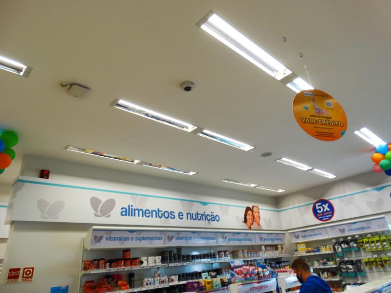 Ceiling cameras in Bemol store