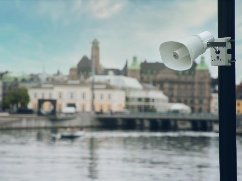 c1310e, mounted on a pole, city canal in the background