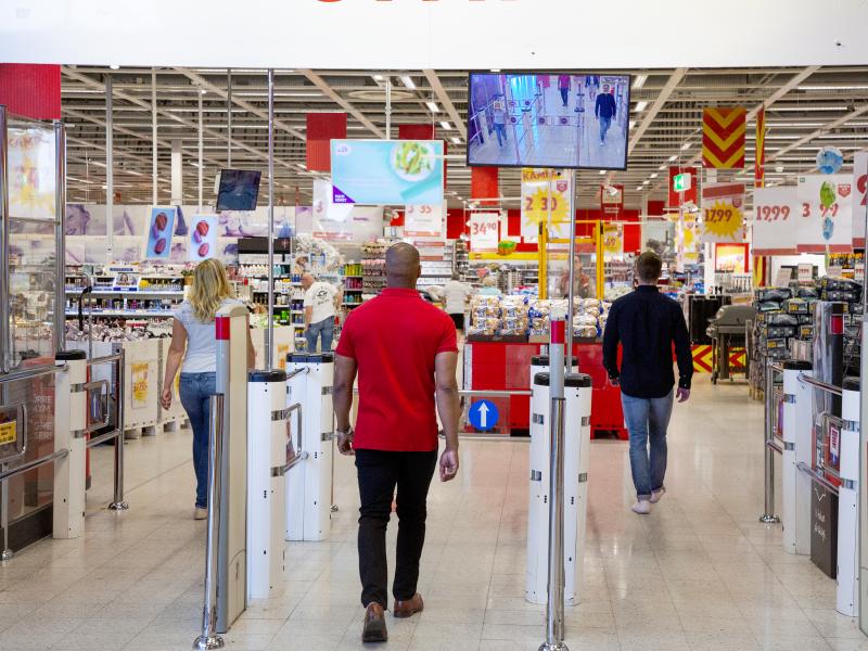 customers entering a grocery store