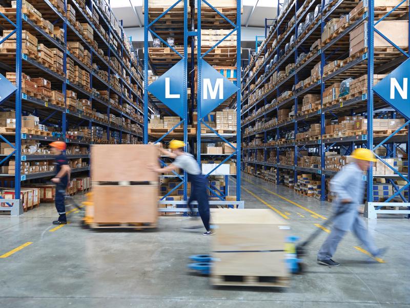 Warehouse with men that load pallets