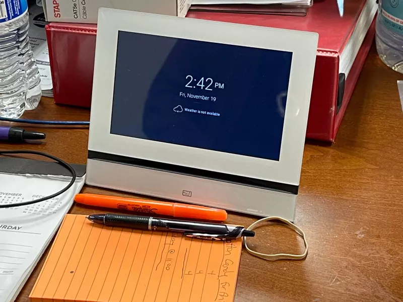 2N View touchscreen