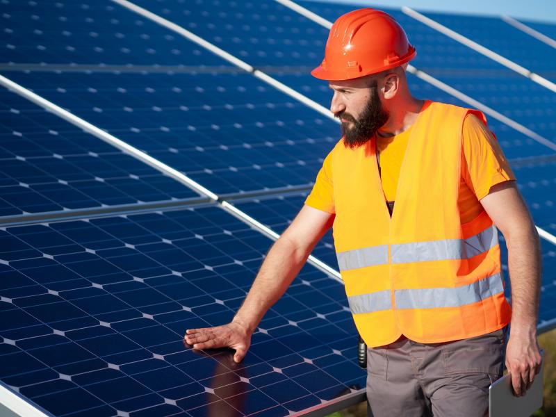 man solar penels farm