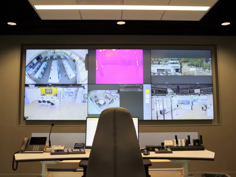 Big screen with six different pictures