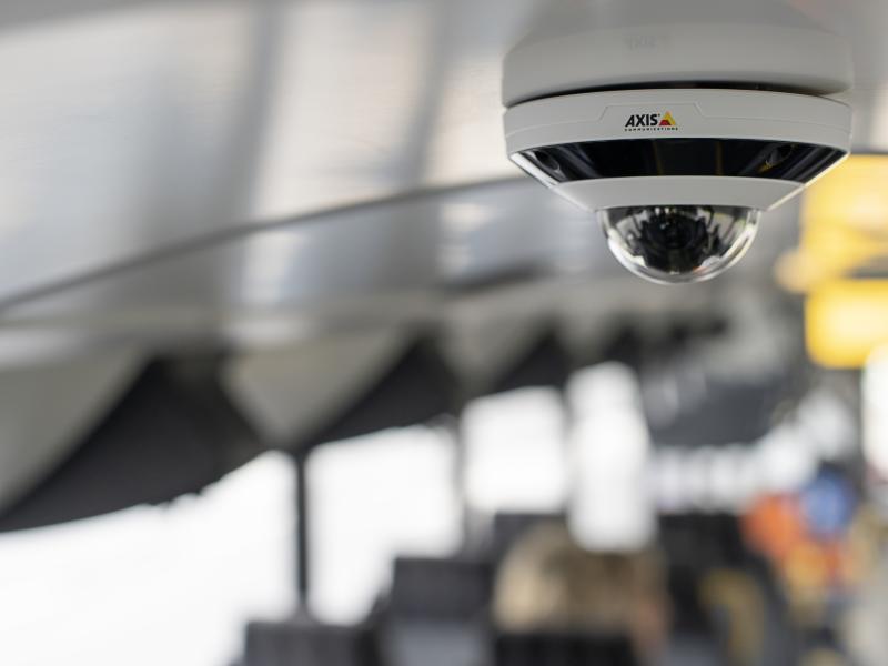 AXIS F4105-LRE Dome Sensor, mounted in the ceiling
